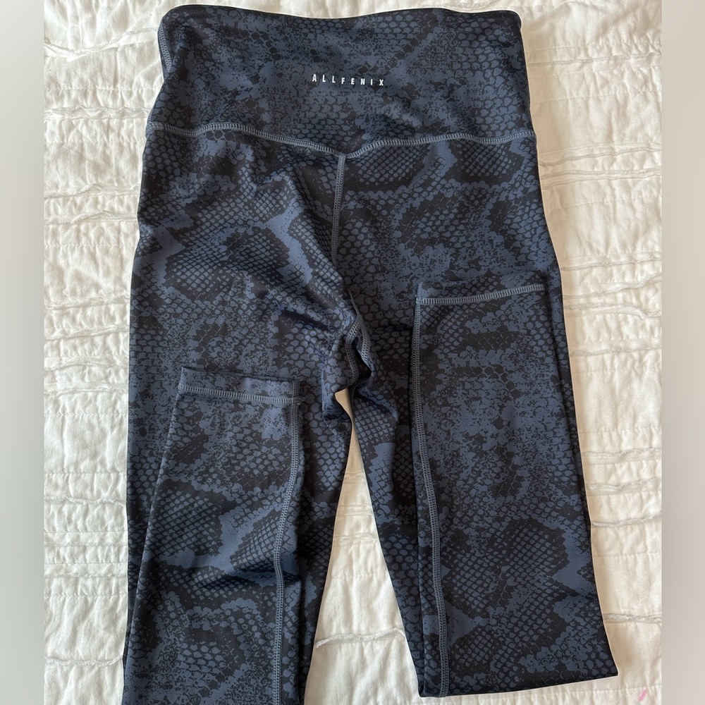 ALL FENIX women’s leggings!
